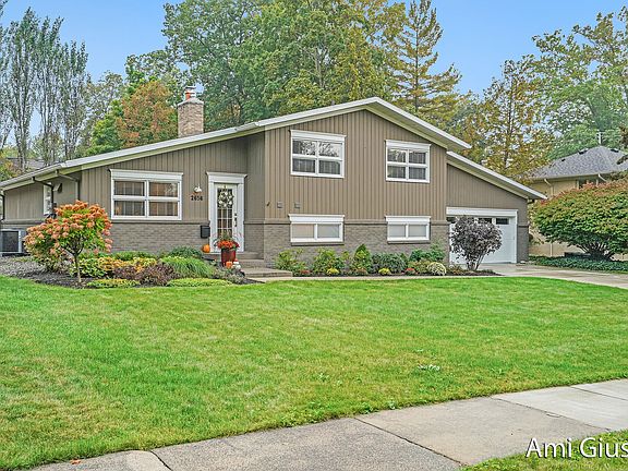 2nd image of 2656 Elmwood Dr SE