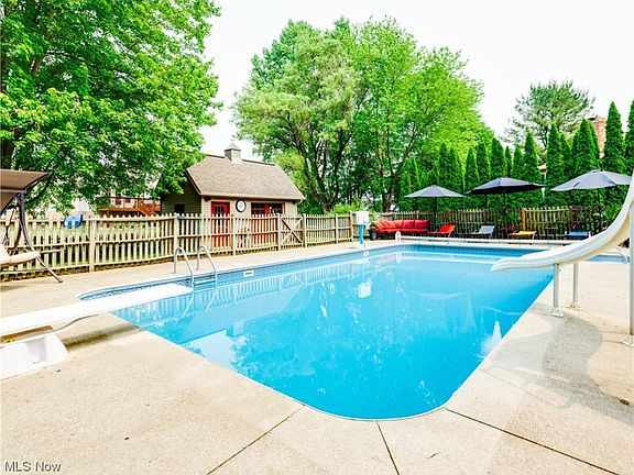 4th image of 951 Apple Blossom Ln