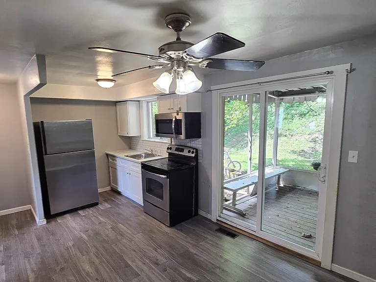 2103 Vantine St — Photo 9