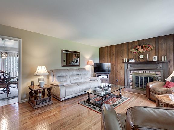 5th image of 2717 Lawndale Rd