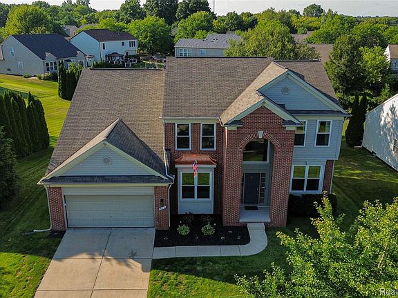 2nd image of 934 Running Brook Dr
