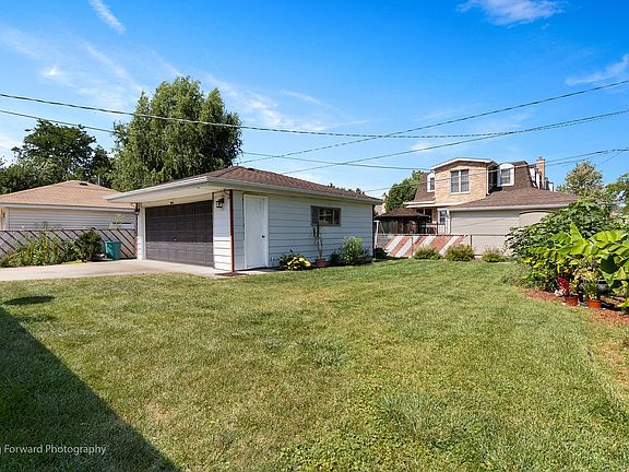 Oversized 2-car with rafters