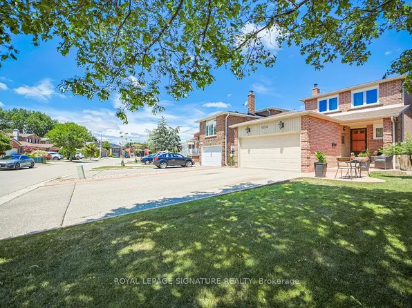 1106 Highgate Pl, Mississauga, ON L4W 3H4