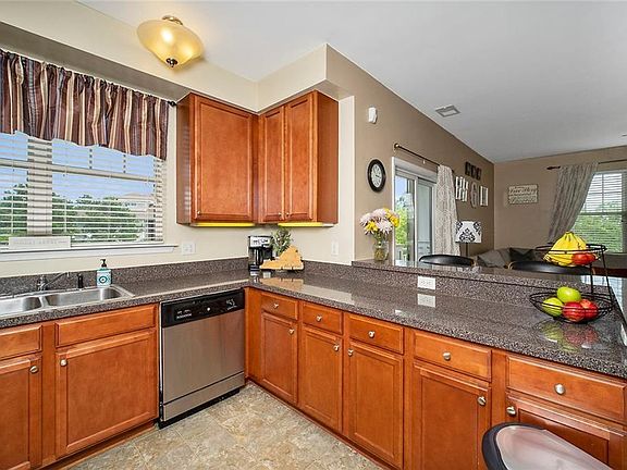 5th image of 5300 Warminster Dr #0