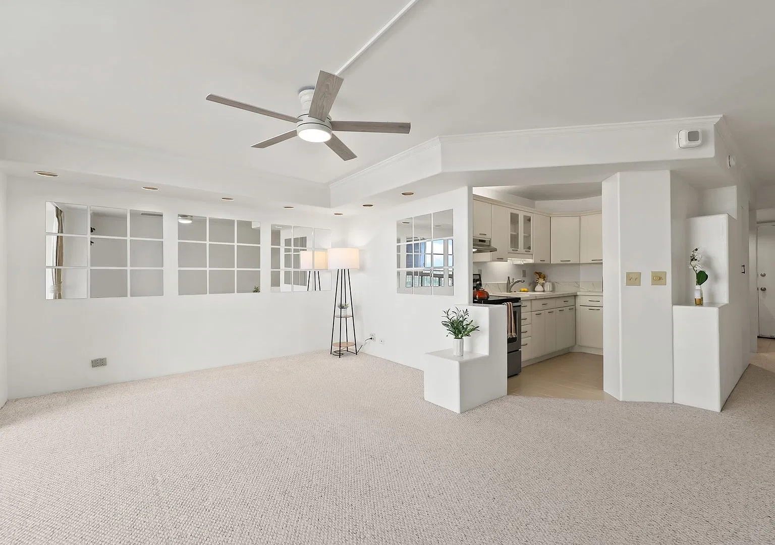 Available Now! 1-Bedroom / 1-Bath / 1 Parking | Diamond Head & City Views | In-Unit Washer & Drye... — Photo 3