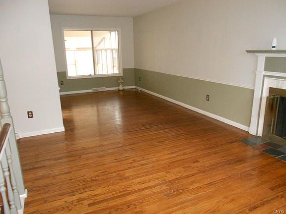 5th image of 829 N Lamont Dr