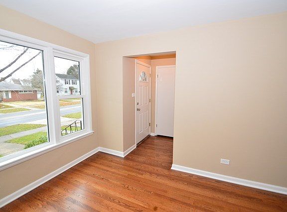 4th image of 1260 Mandel Ave