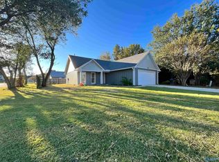 1327 Lake Crest Dr SW, Decatur, AL 35603