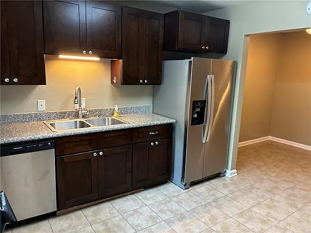 2 bed, 1.0 bath, 893 sqft, $1,350 — Photo 3
