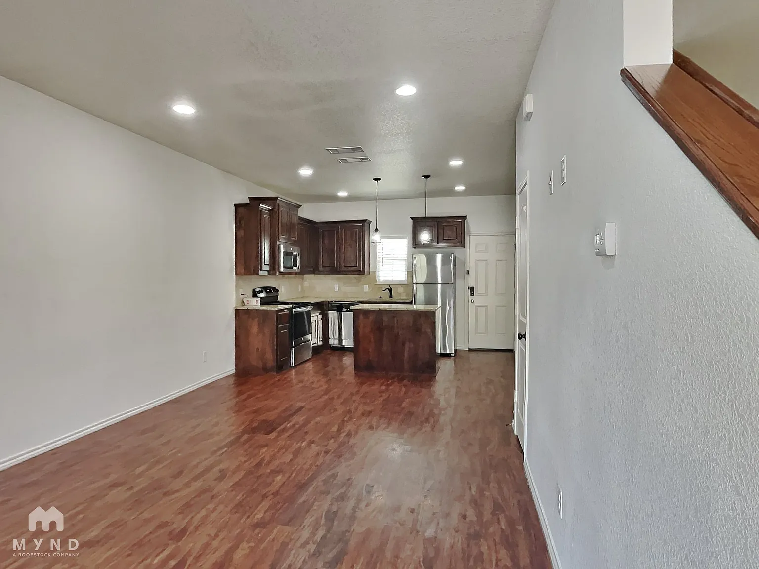 3 bed, 2.5 bath, 1604 sqft, $1,699 — Photo 2