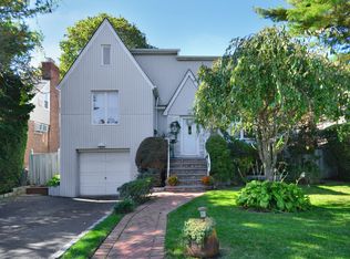 4 Walnut Rd, East Rockaway, NY 11518