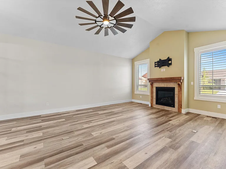 1065 SW Camille Dr — Photo 9