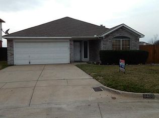 8400 Cove Meadow Ln, Fort Worth, TX 76123