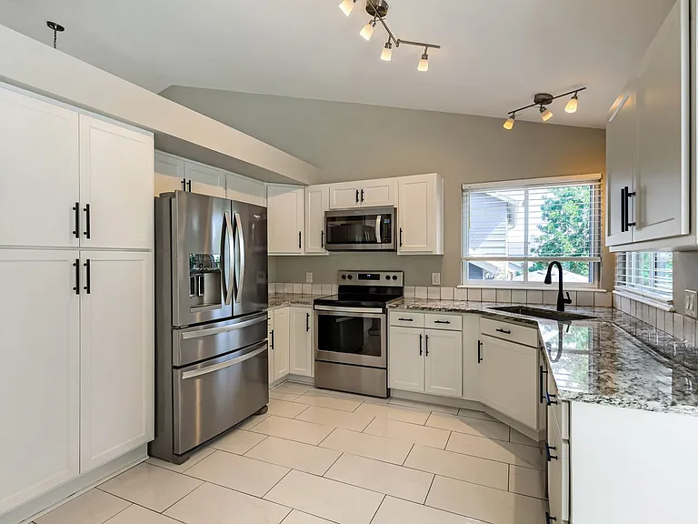 9344 Montrose Way — Photo 3