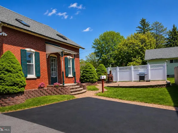 2129 Spring St, West Lawn, PA 19609