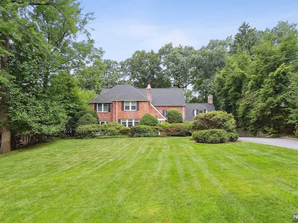 391 Johnson Ave, Englewood, NJ 07631