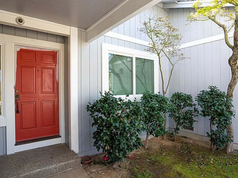 118 Van Buren Ct — Photo 3