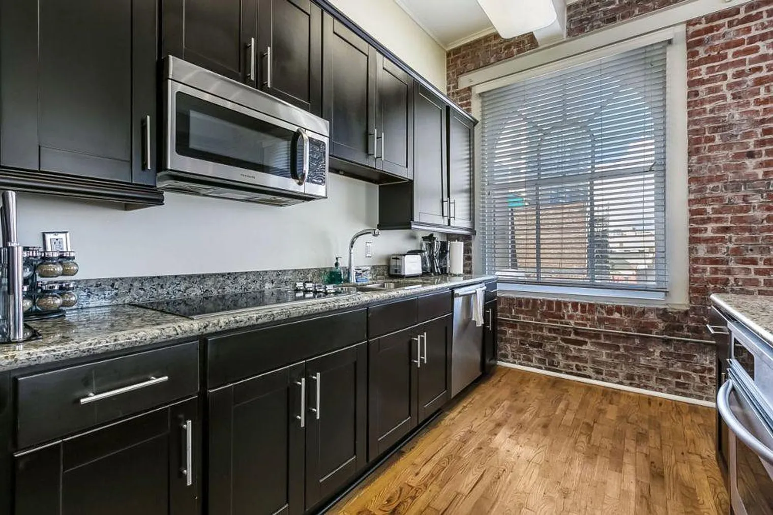 1 bed, 1.0 bath, 645 sqft, $4,025 — Photo 3