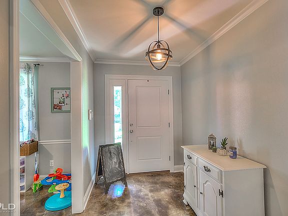 4th image of 10015 Brittany Dr