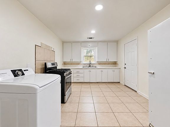 4th image of 8413 White Settlement Rd