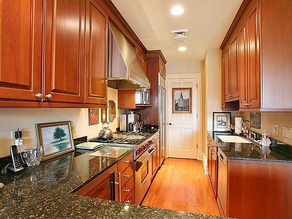 4th image of 625 Saint Charles Ave APT 11C