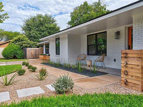 4th image of 2202 Teakwood Dr