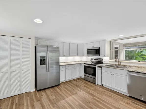 151 Crown Dr, Naples, FL 34110