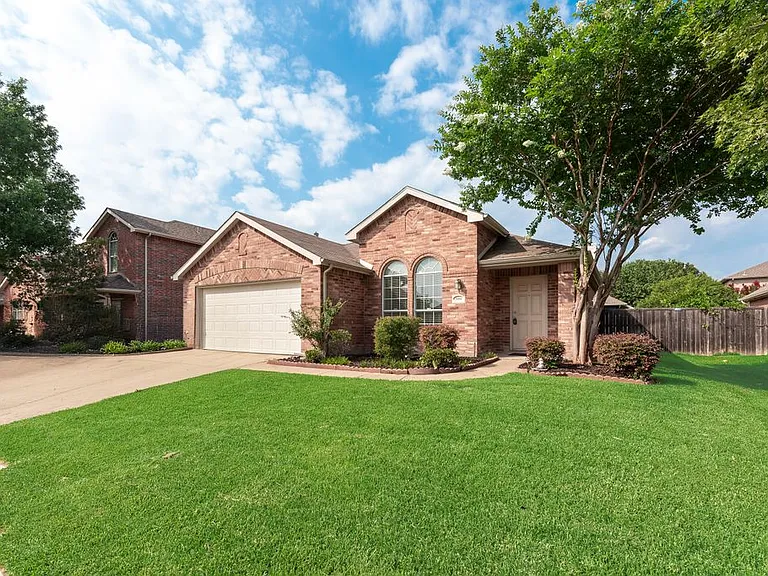 1004 Trickham Dr — Photo 30