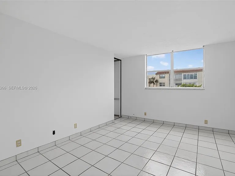 2821 Somerset Dr #317 — Photo 7