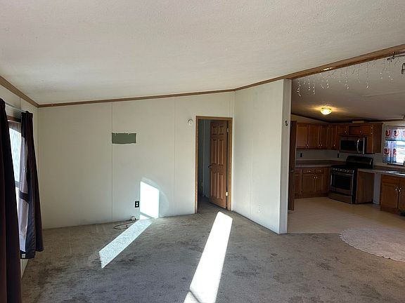 3rd image of 102 W Elmore Ave