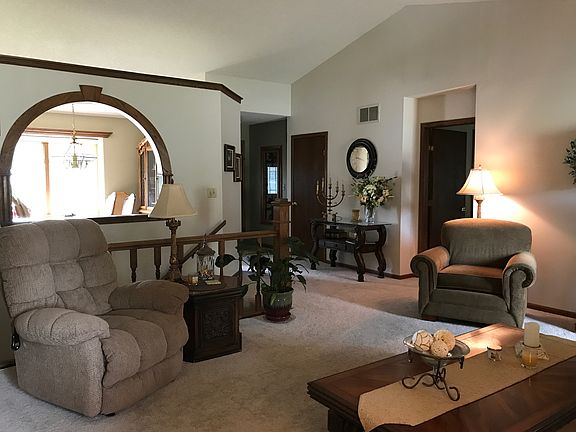 Arch to dining