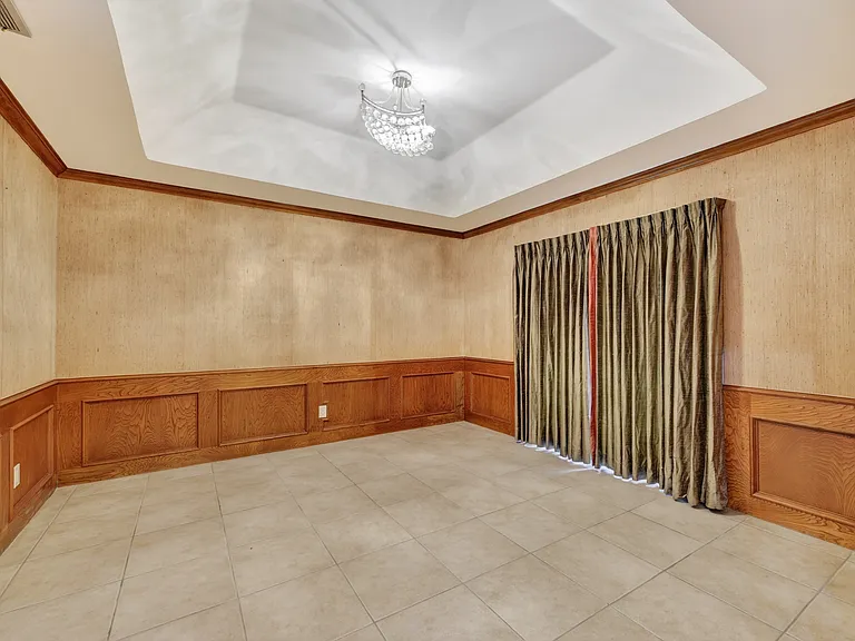 304 Bluebird Ave — Photo 9