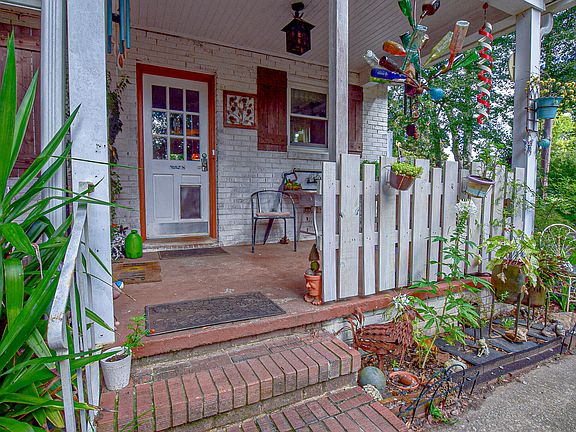 2nd image of 304 Berkley St SE