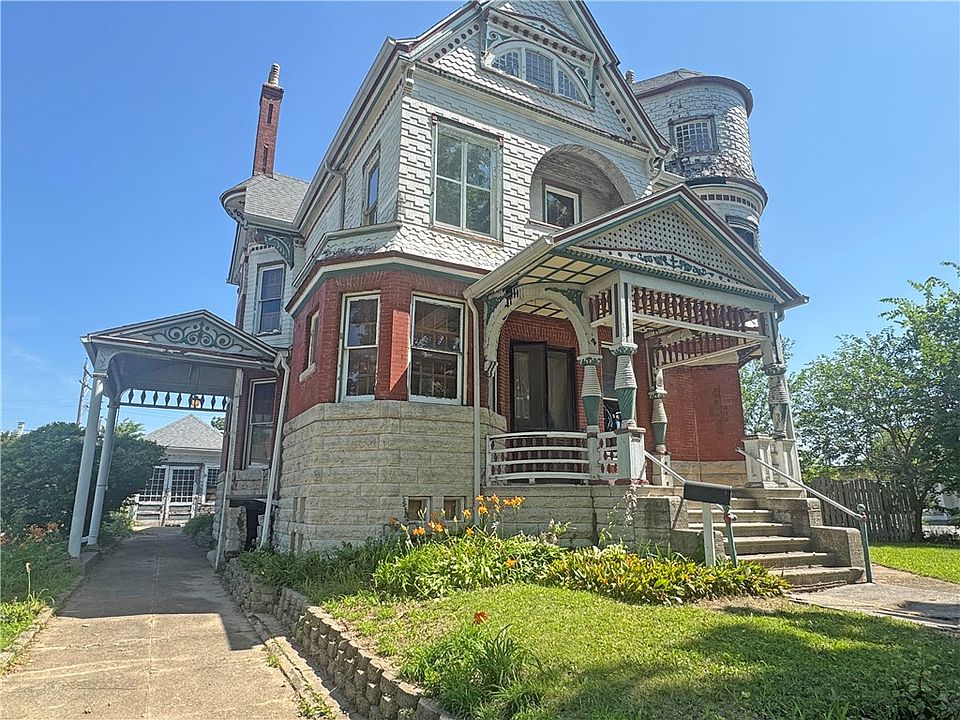 1st image of 300 W Prairie Ave