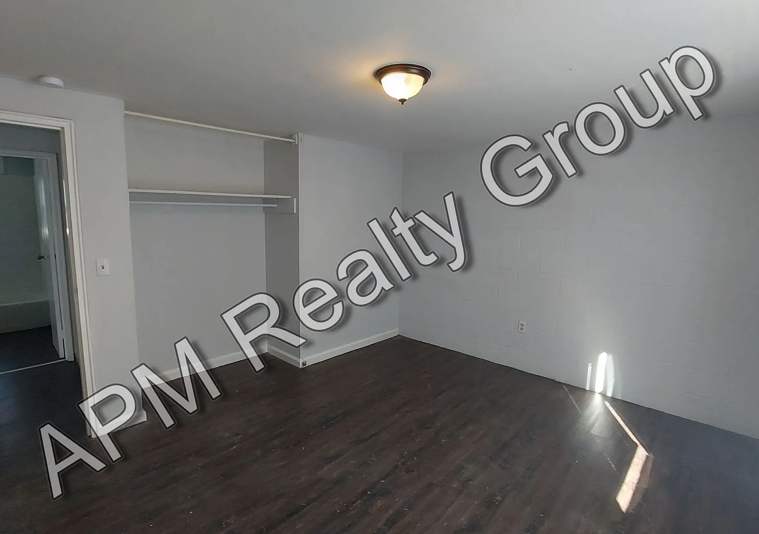 Two bedroom apt near Harden Street — Photo 2