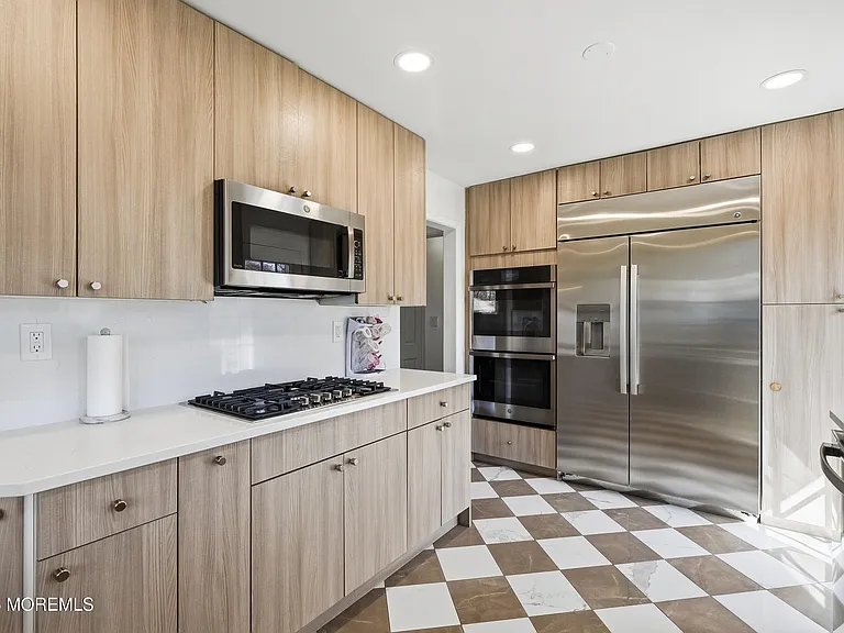 227 Chatham Ave — Photo 19