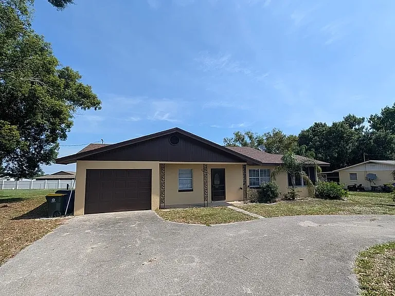 192 Hillcrest Dr — Photo 1
