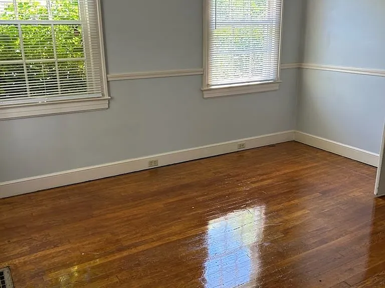 2300 Rosewood Ave — Photo 12