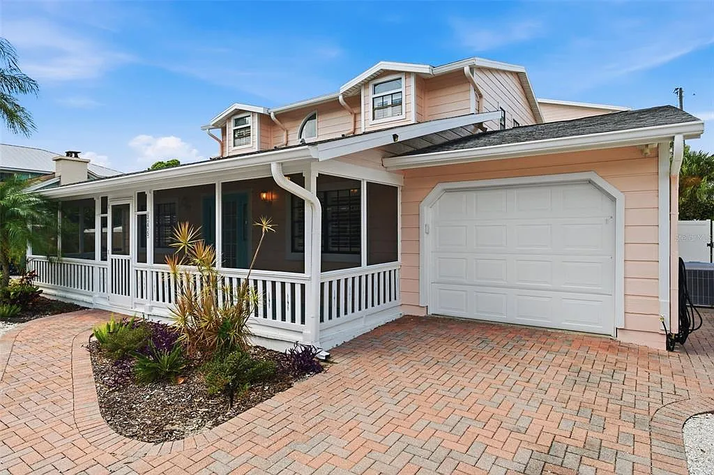 3 bed, 2.5 bath, 2240 sqft, $5,000 — Photo 3