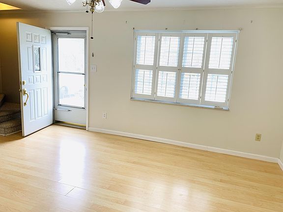3rd image of 6820 Linville Dr #17-1-1