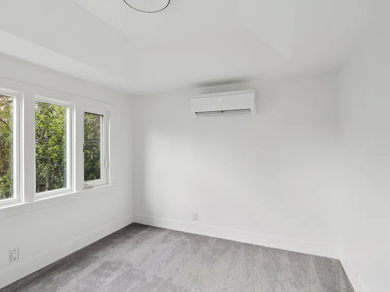 2747 Denby Ave — Photo 9