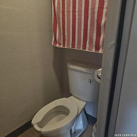 1 bed, 1.0 bath, 880 sqft, $1,570 — Photo 3