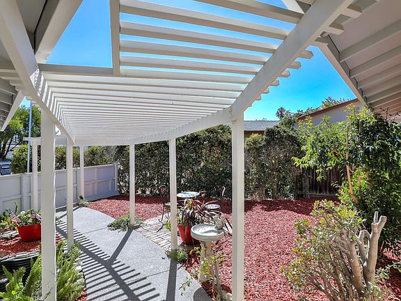 3rd image of 2881 Westberry Dr