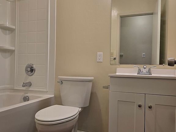 5th image of 333 Poplar St APT 17