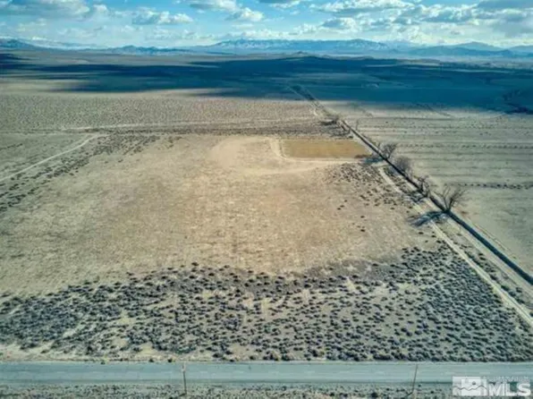 31 E Pursel Ln, Yerington, NV 89447