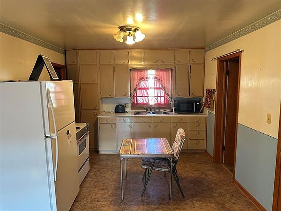 2nd image of 222 E Main Street