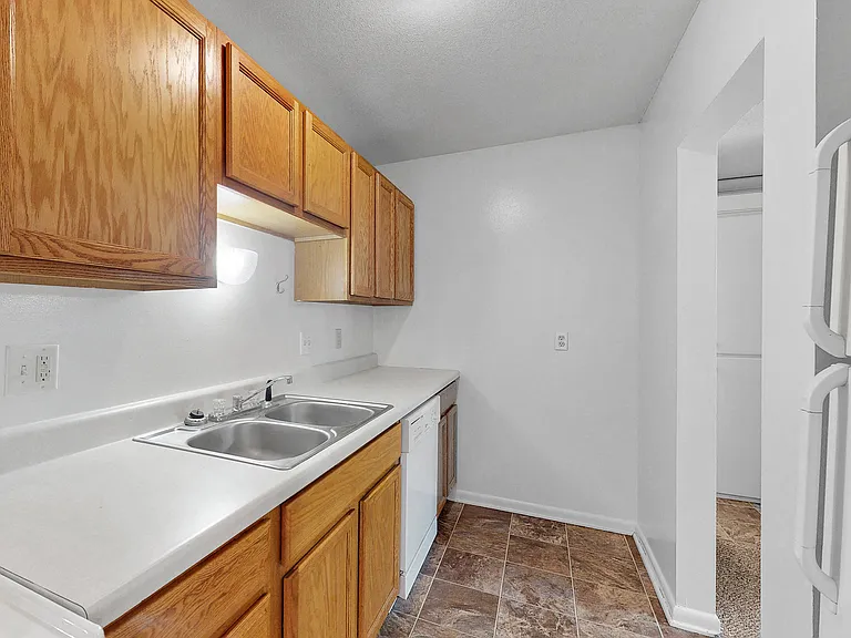 The 4220 Grand Apartments — Photo 16