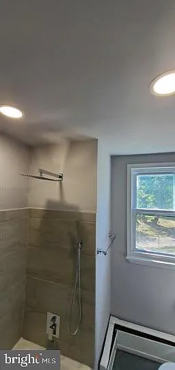 E Fariston Dr — Photo 16