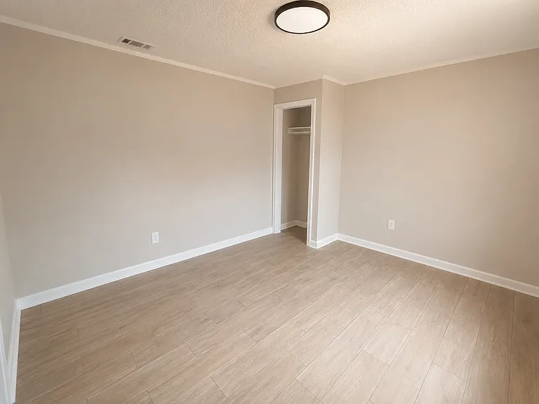 1307 Sample St — Photo 3
