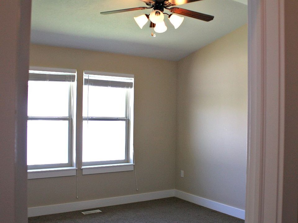 2nd image of 540 Red Oak Dr